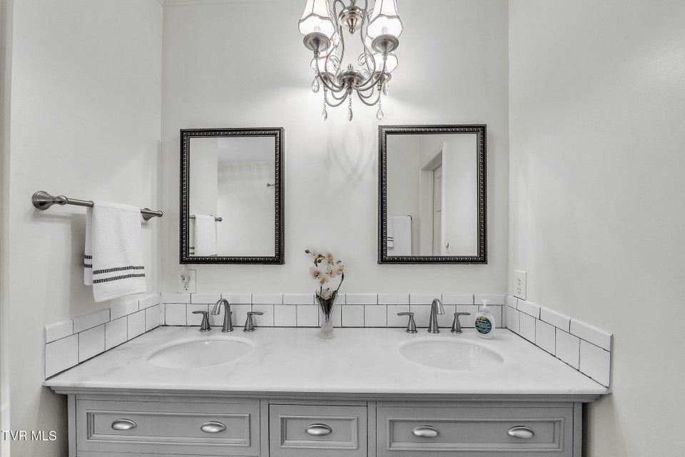 Photo #68: 2111 Lee Highway