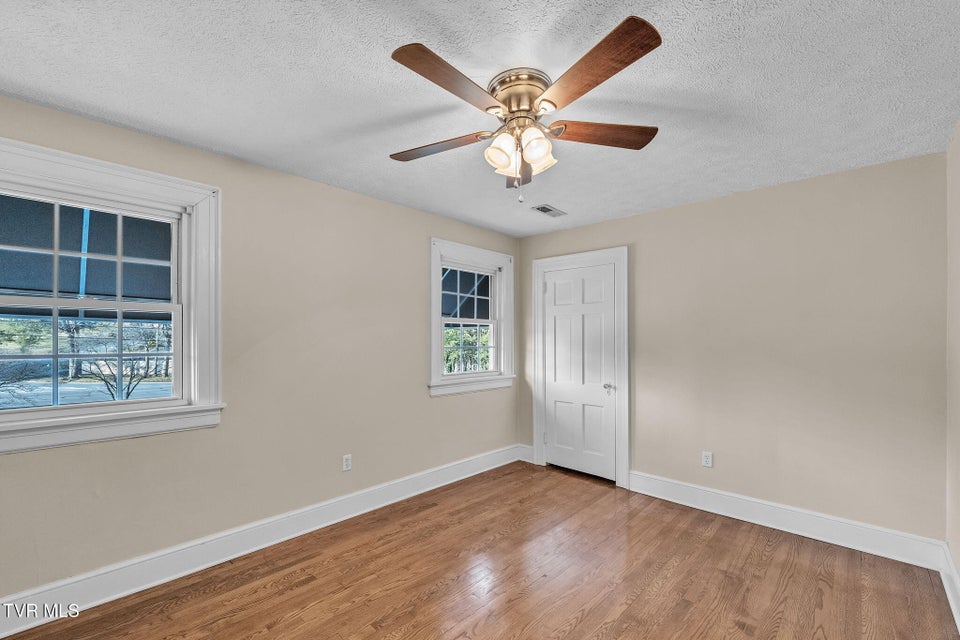 Photo #73: 2111 Lee Highway