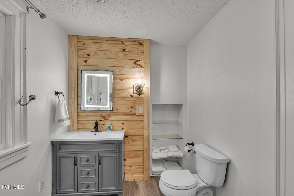 Photo #76: 2111 Lee Highway