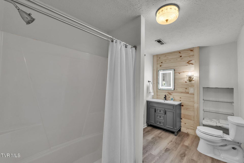 Photo #77: 2111 Lee Highway