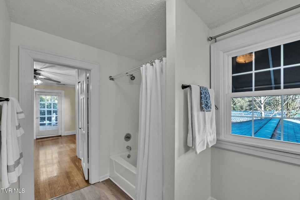 Photo #78: 2111 Lee Highway