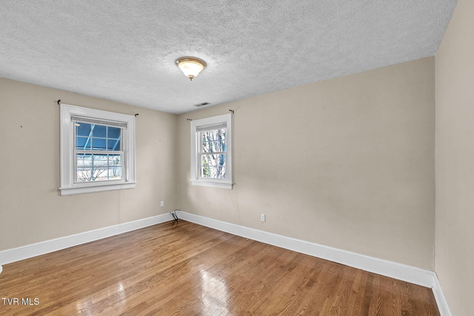 Photo #79: 2111 Lee Highway