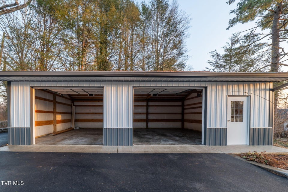 Photo #81: 2111 Lee Highway