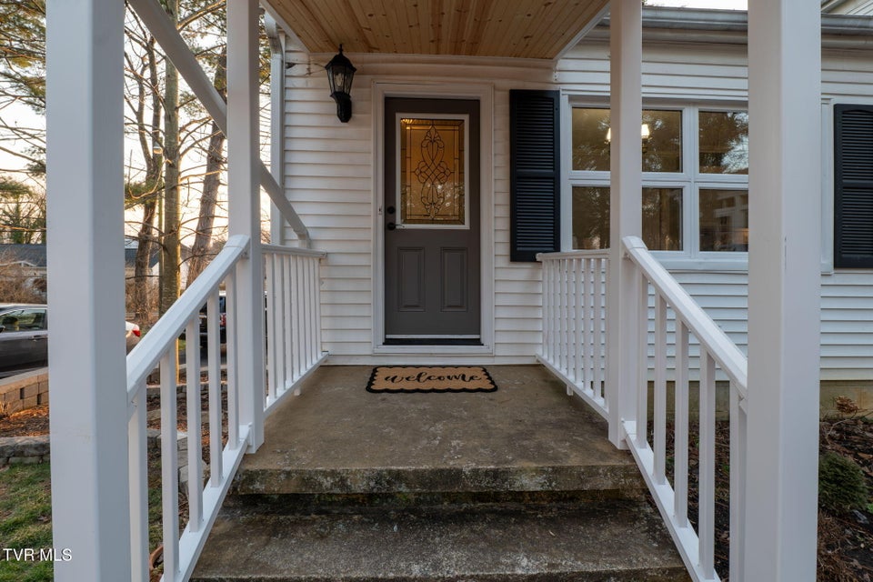 Photo #86: 2111 Lee Highway