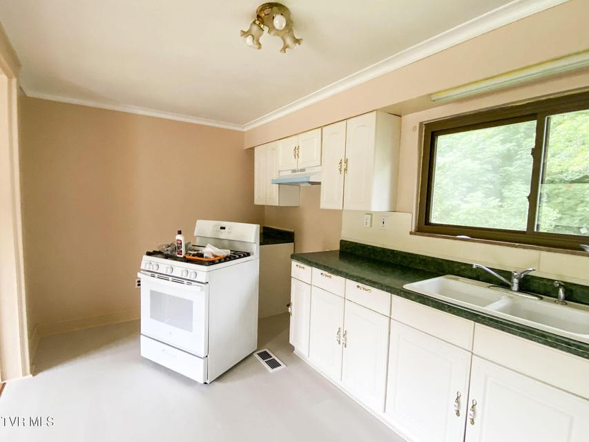 Photo #3: 1166 Lake Drive