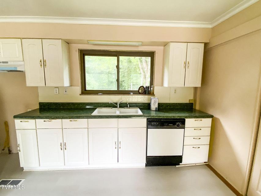 Photo #4: 1166 Lake Drive