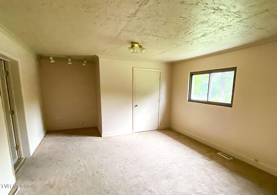 Photo #5: 1166 Lake Drive