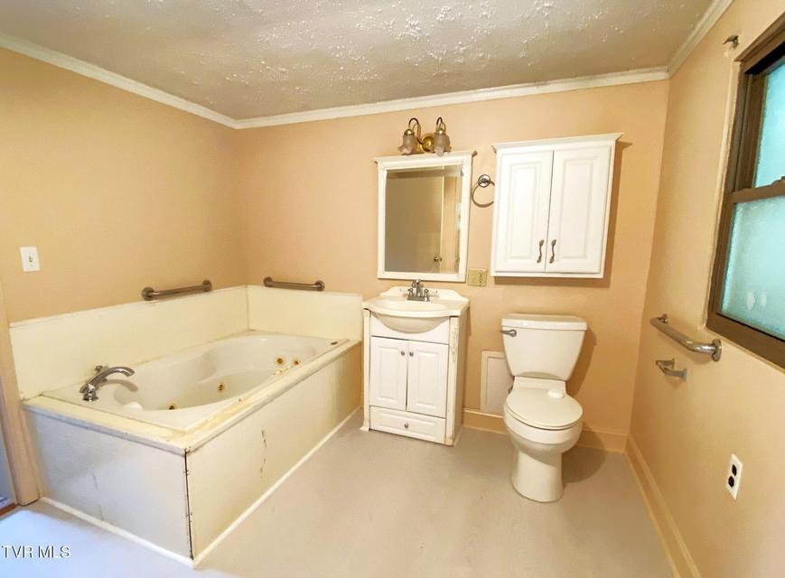 Photo #6: 1166 Lake Drive