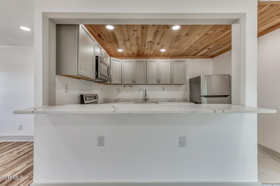 Photo #10: 438 Hartshaw Drive