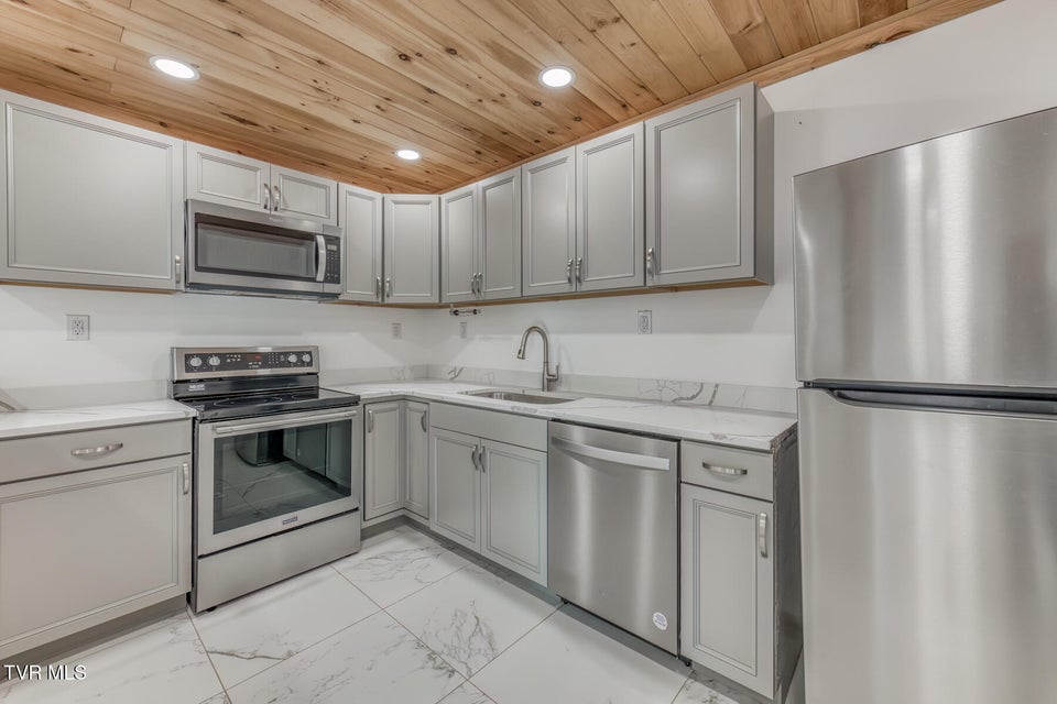 Photo #11: 438 Hartshaw Drive