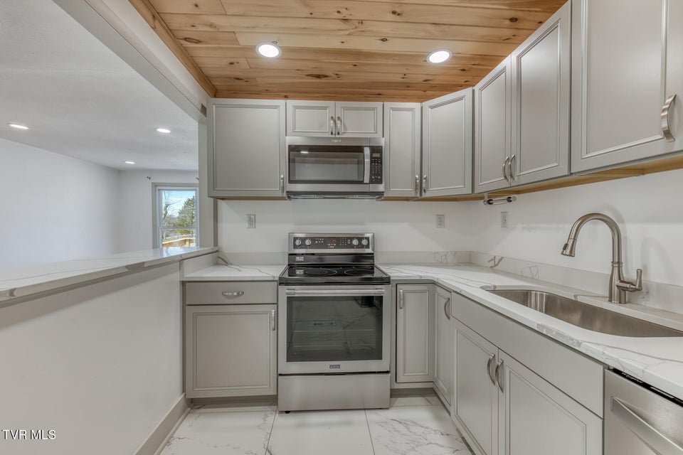 Photo #12: 438 Hartshaw Drive