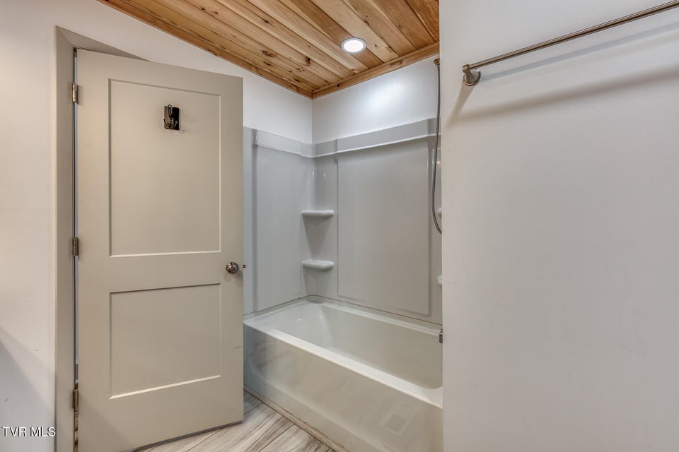 Photo #22: 438 Hartshaw Drive