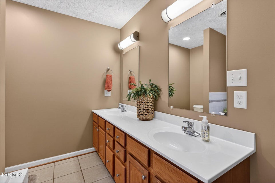 Photo #33: 45 Oak Lawn Circle