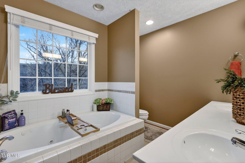 Photo #34: 45 Oak Lawn Circle