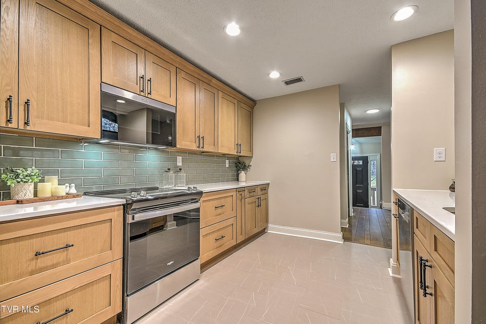 Photo #13: 151 Milligan Street