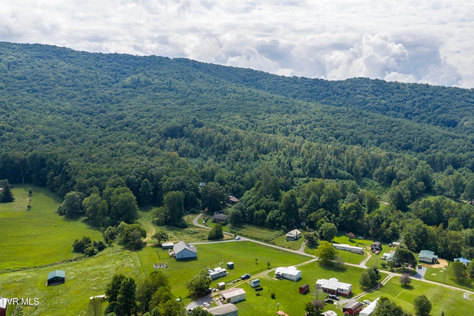 Photo #57: 133 Ug Buckles Road