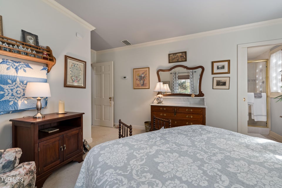 Photo #31: 5 Llewellyn Wood 