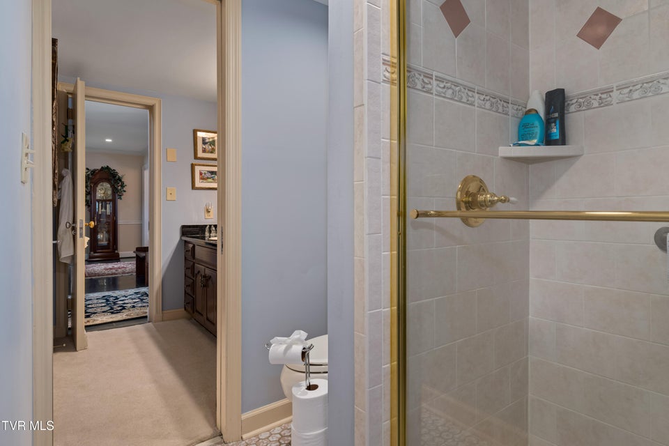 Photo #32: 5 Llewellyn Wood 