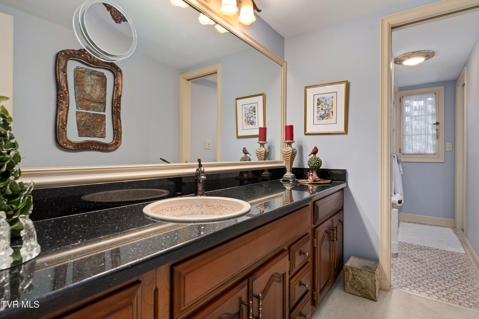 Photo #33: 5 Llewellyn Wood 