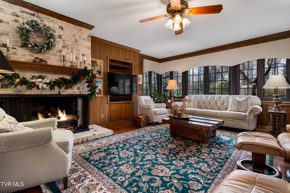 Photo #15: 5 Llewellyn Wood 