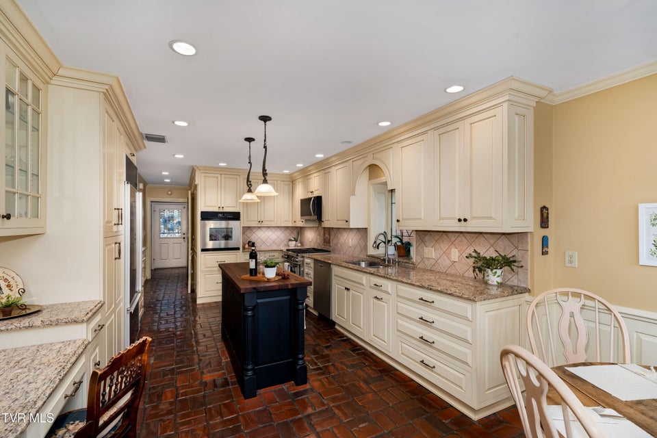 Photo #21: 5 Llewellyn Wood 