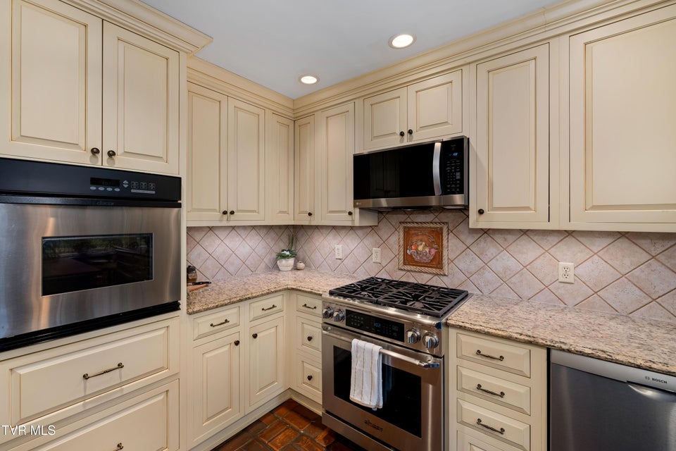 Photo #24: 5 Llewellyn Wood 