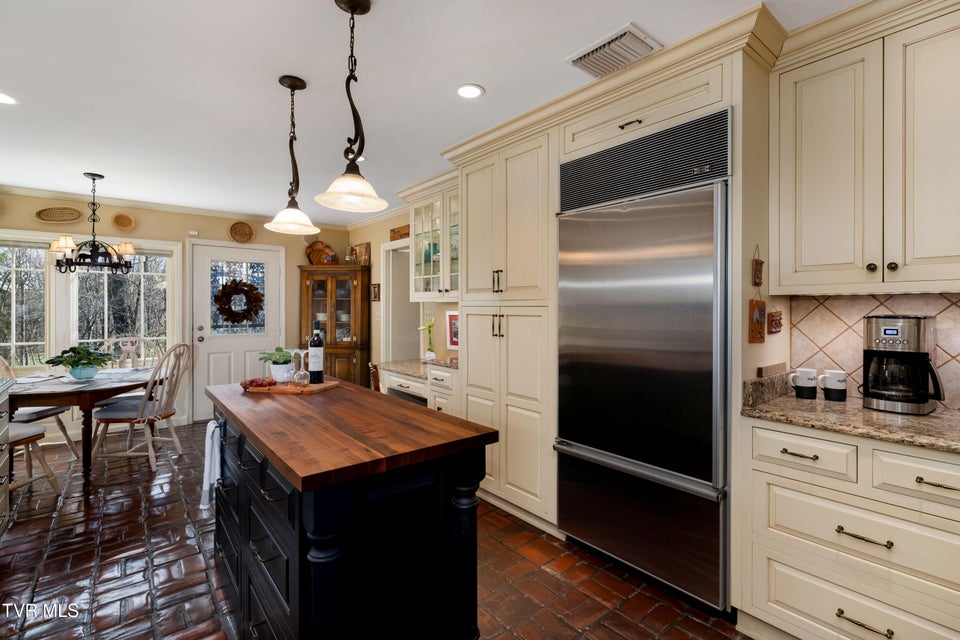 Photo #25: 5 Llewellyn Wood 