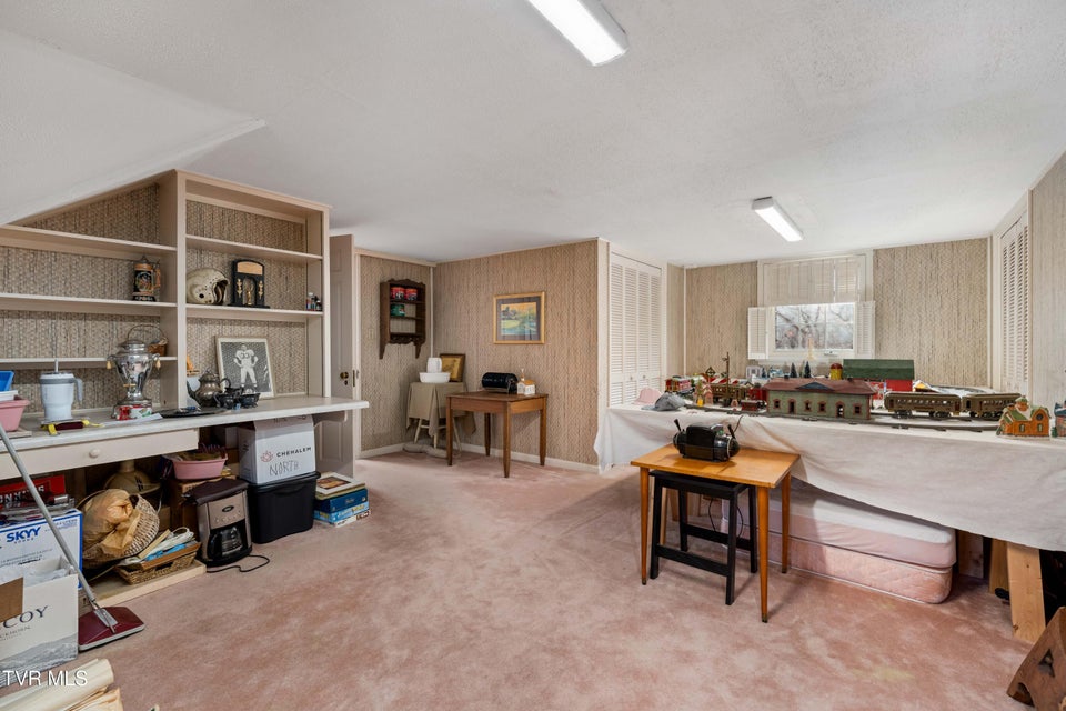 Photo #58: 5 Llewellyn Wood 