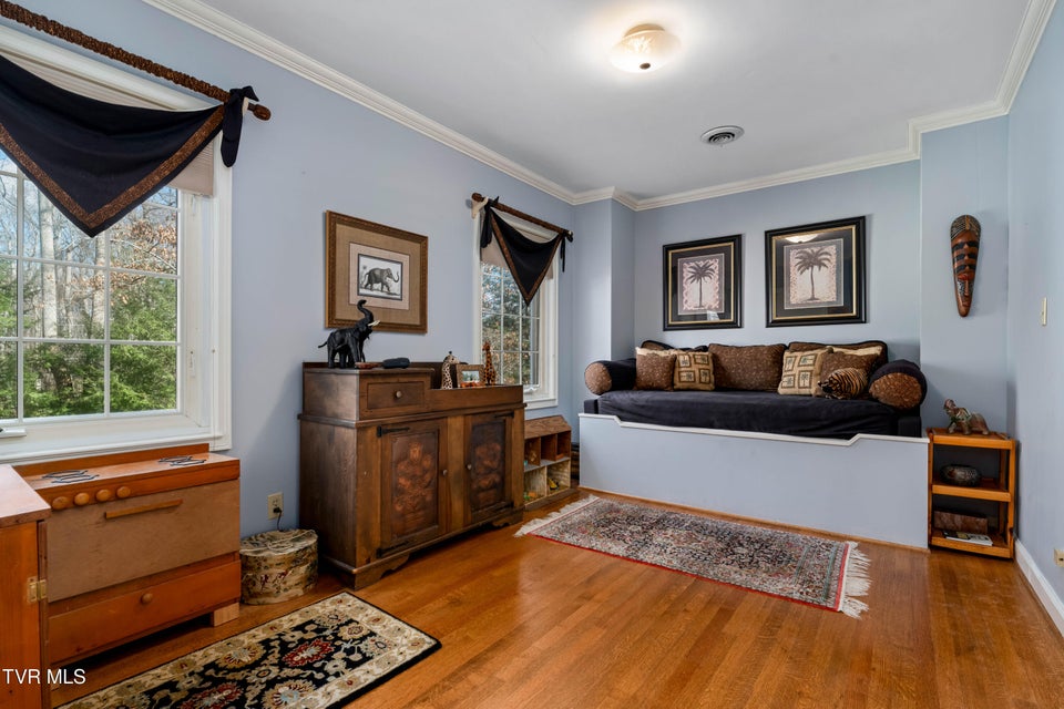 Photo #55: 5 Llewellyn Wood 