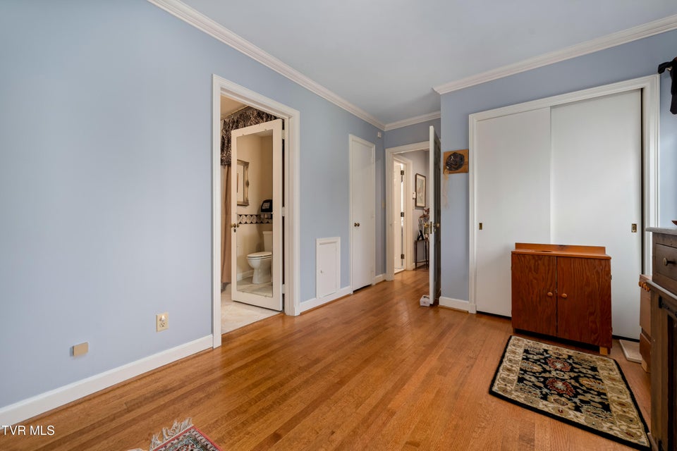 Photo #54: 5 Llewellyn Wood 