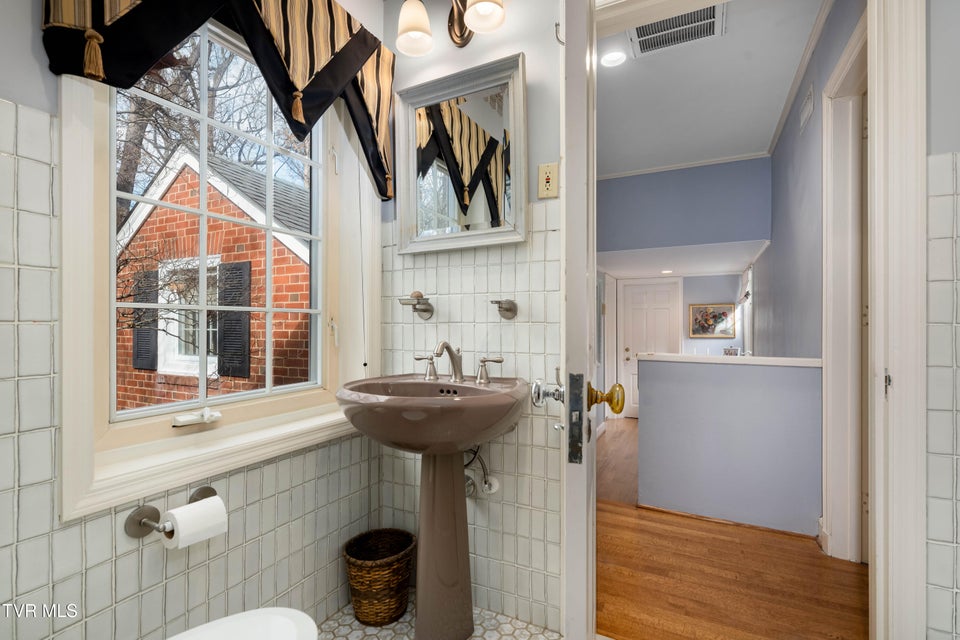 Photo #52: 5 Llewellyn Wood 