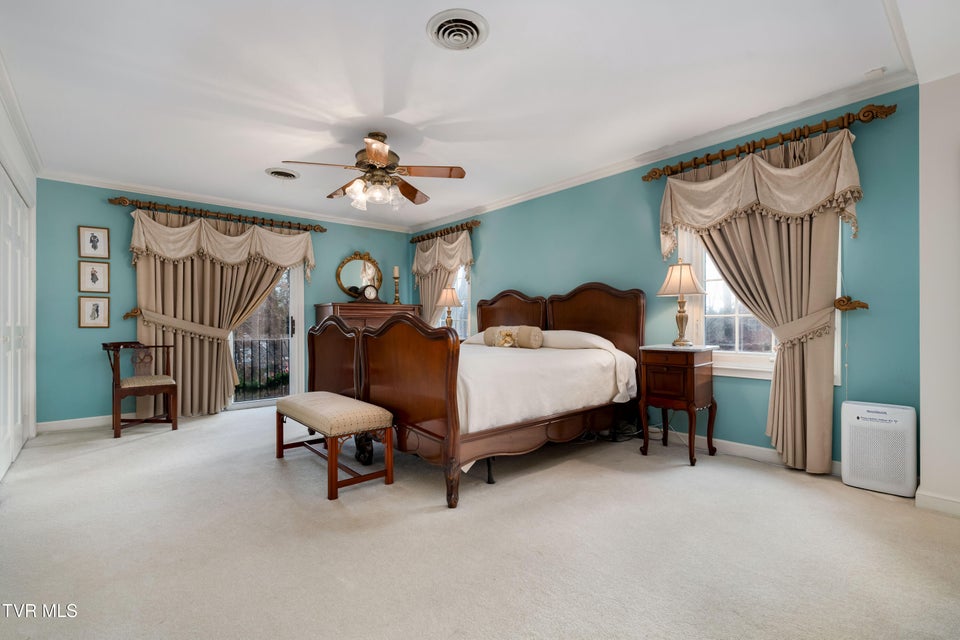 Photo #38: 5 Llewellyn Wood 