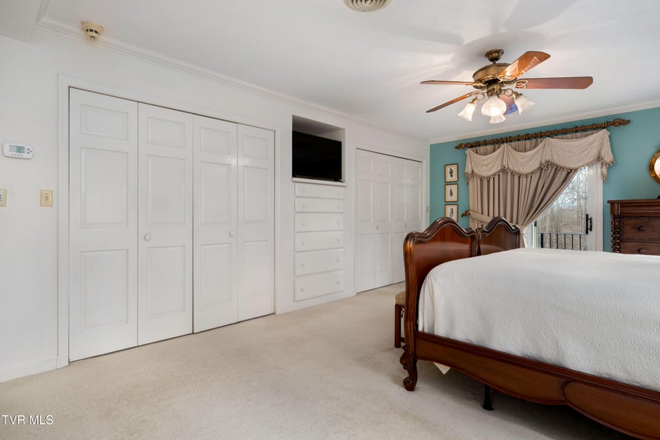 Photo #39: 5 Llewellyn Wood 