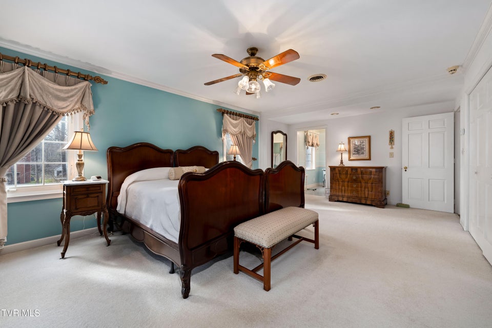 Photo #40: 5 Llewellyn Wood 