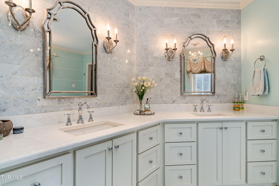 Photo #42: 5 Llewellyn Wood 