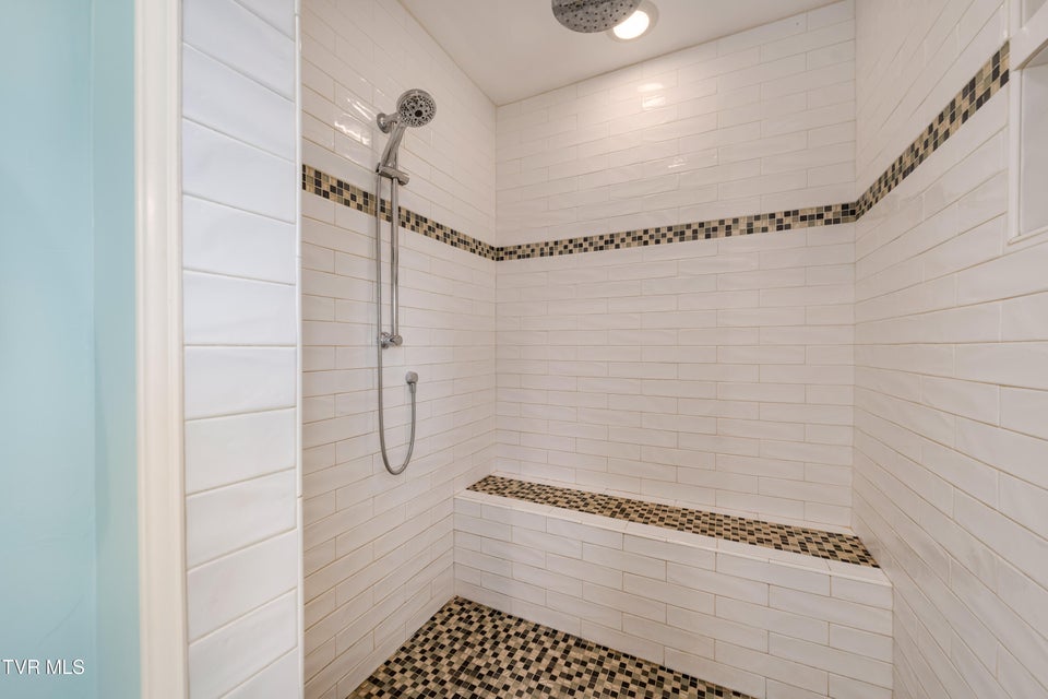 Photo #43: 5 Llewellyn Wood 