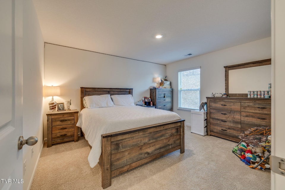 Photo #35: 624 Barley Loop