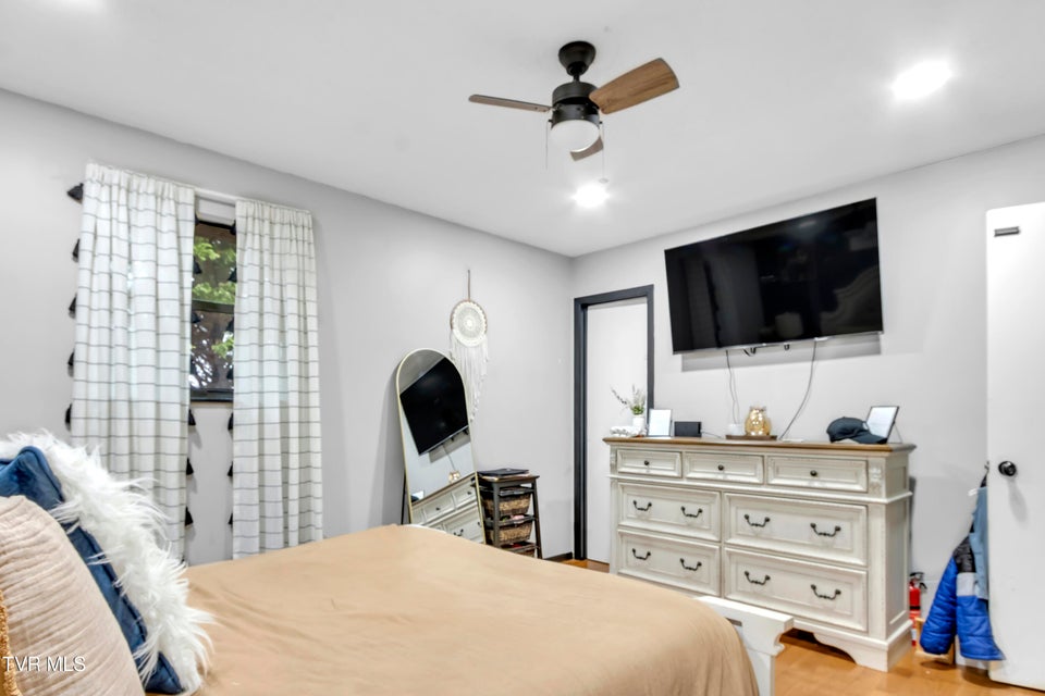 Photo #12: 935 Ragle Street