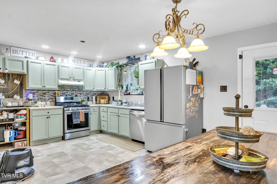 Photo #6: 935 Ragle Street