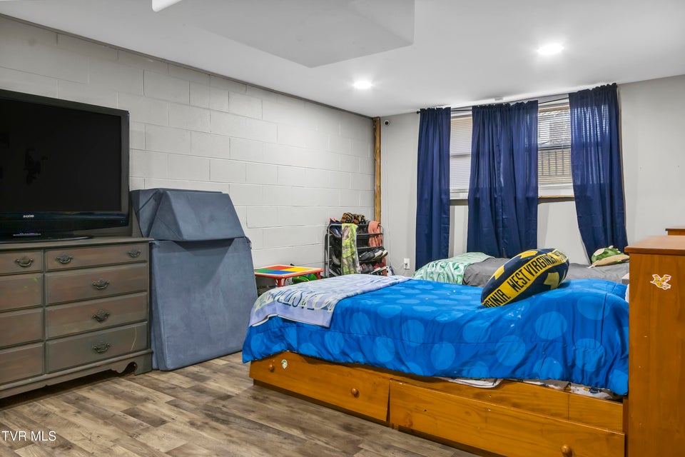 Photo #17: 935 Ragle Street