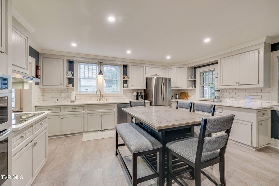 Photo #14: 604 Bravo Street