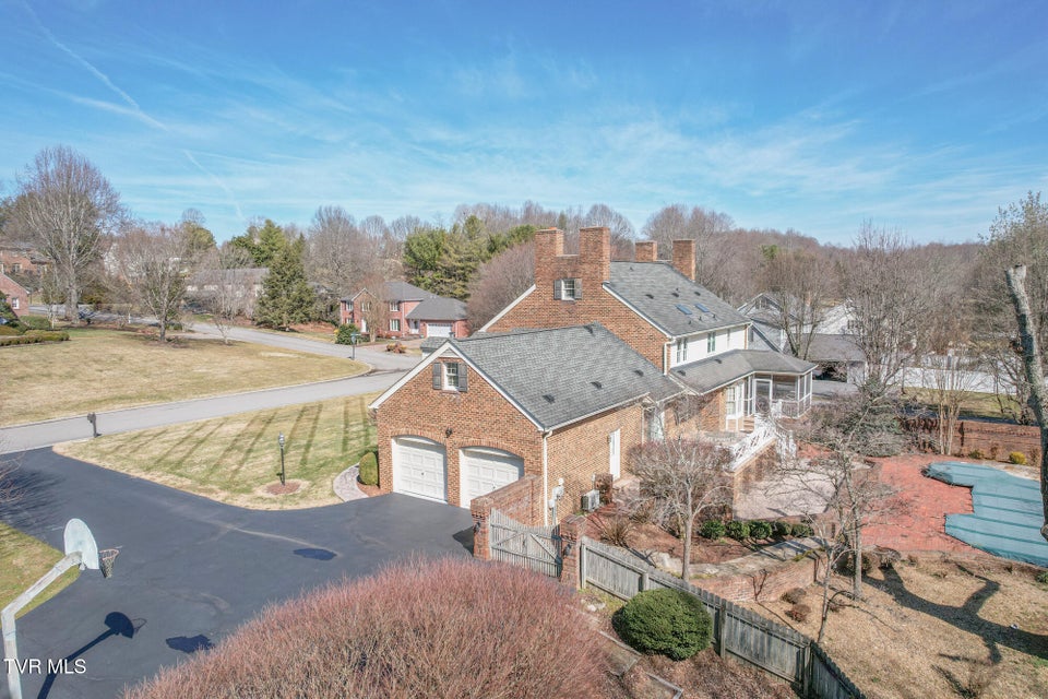 Photo #7: 244 Roscommon Drive