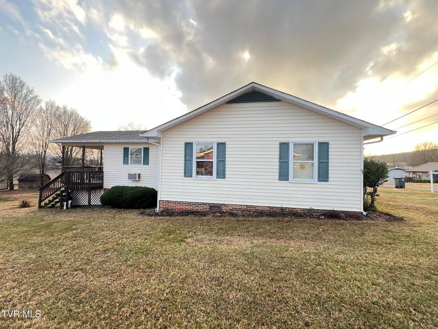 Photo #4: 207 Crest Drive