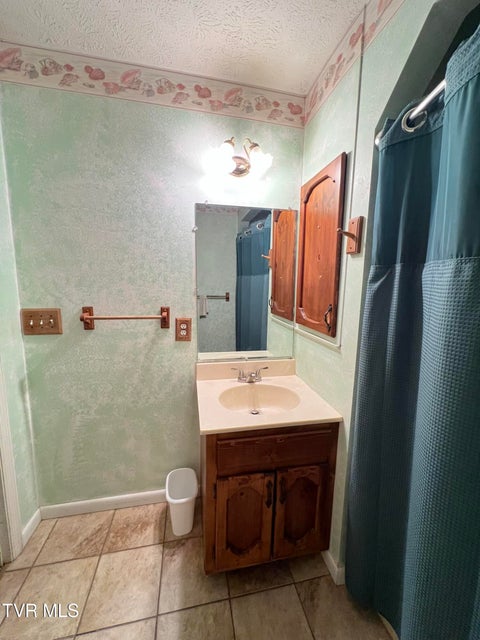 Photo #26: 207 Crest Drive