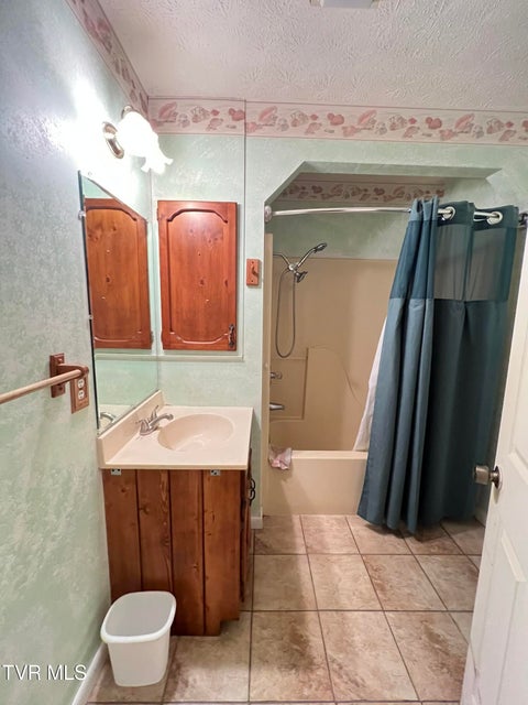 Photo #32: 207 Crest Drive