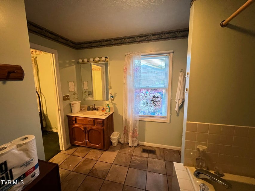 Photo #30: 207 Crest Drive