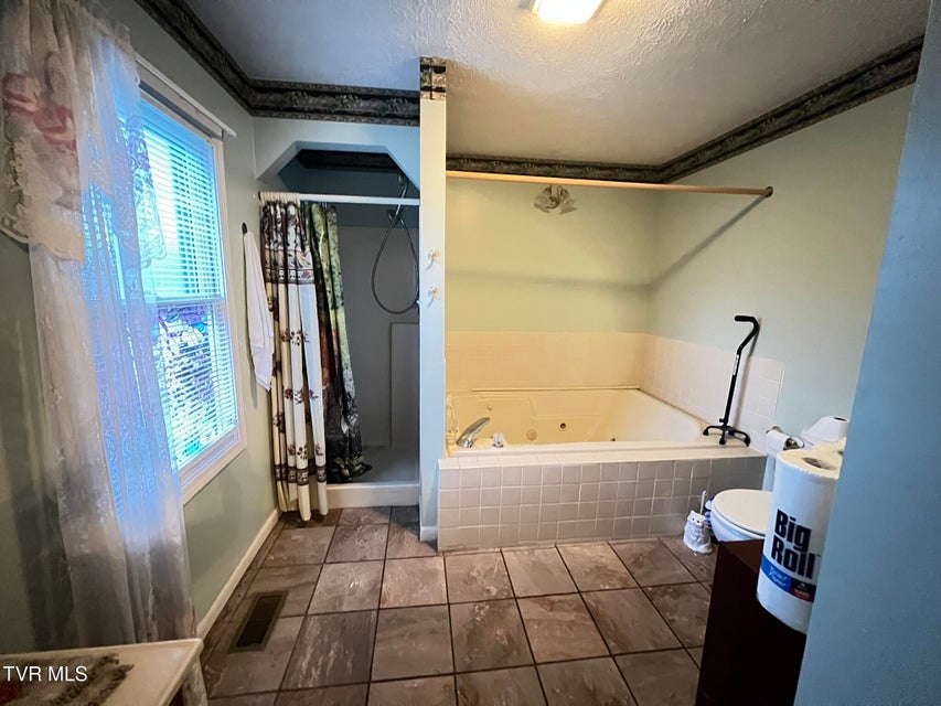 Photo #31: 207 Crest Drive