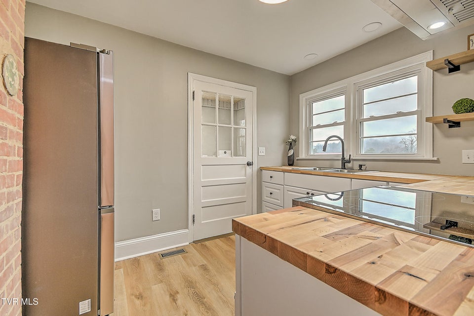 Photo #10: 206 Central 