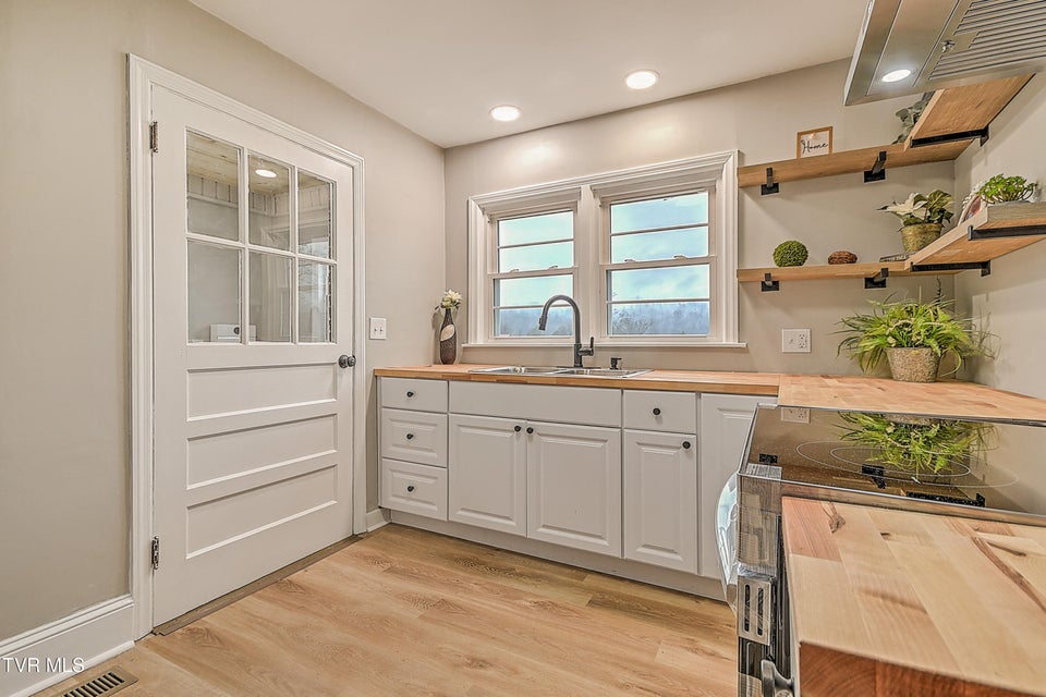 Photo #11: 206 Central 