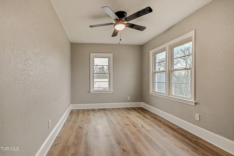 Photo #17: 206 Central 